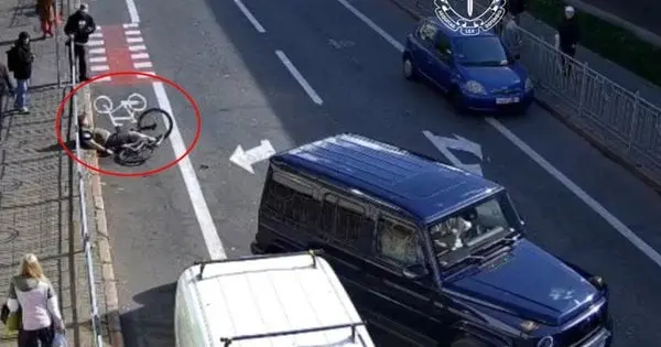 У Києві фігурант справи про розкрадання на закупівлях для ЗСУ побив велосипедиста за зауваження