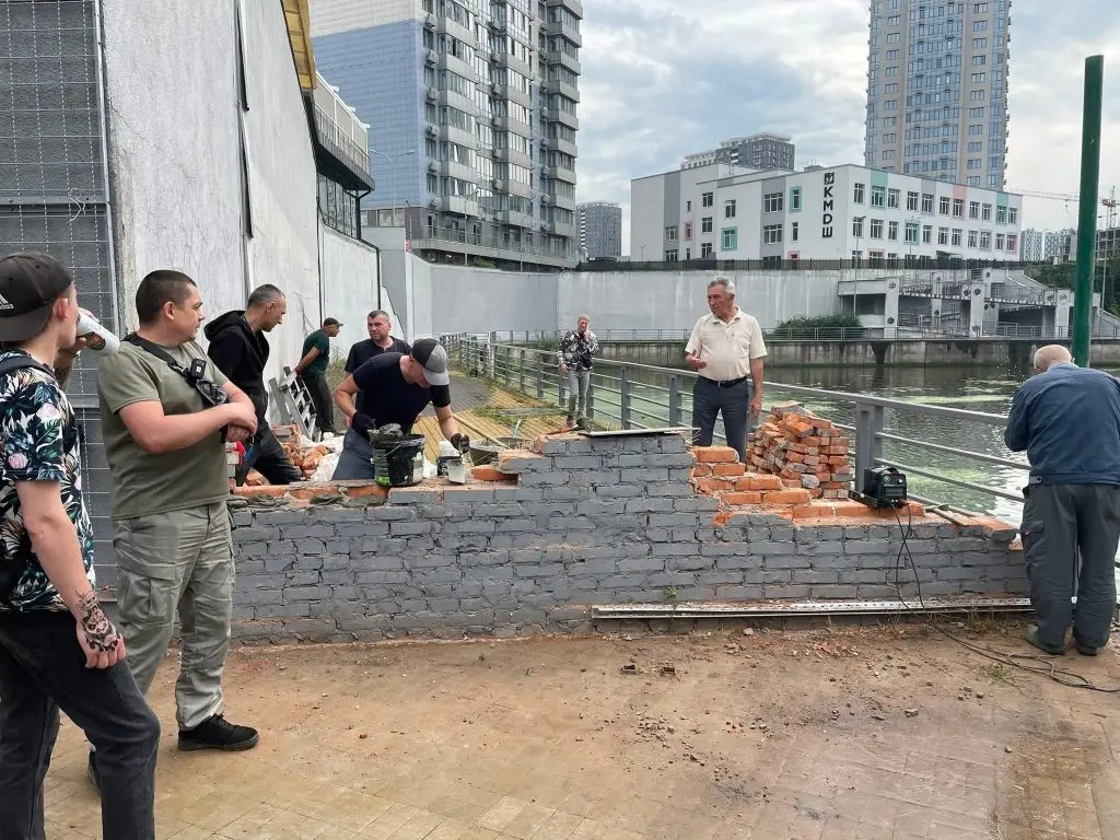 Киян знову обмежили доступ до набережної Дніпра після демонтажу