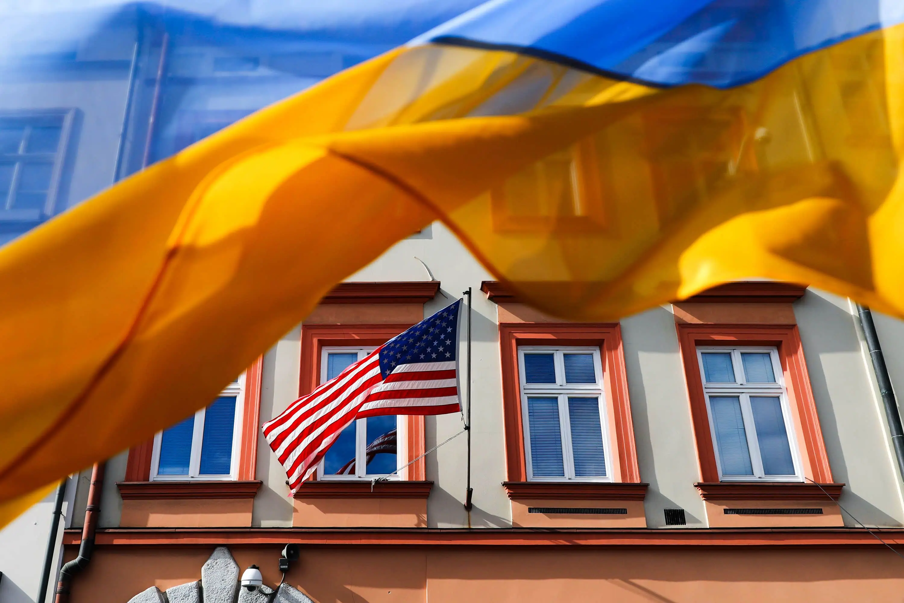 WSJ: частині українських біженців у США загрожує депортація через втрату захисту
