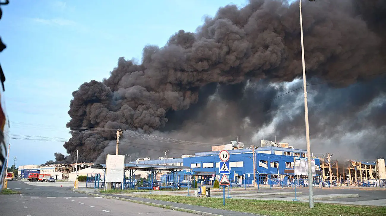 Пожежа у Мукачево: ліквідація наслідків російського удару