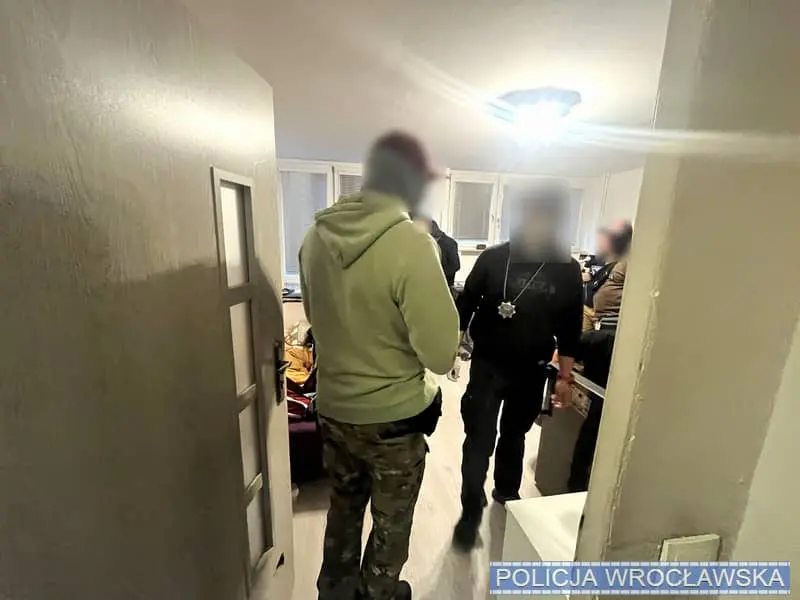 У Польщі затримано двох українців за вандалізм та пропаганду нацизму