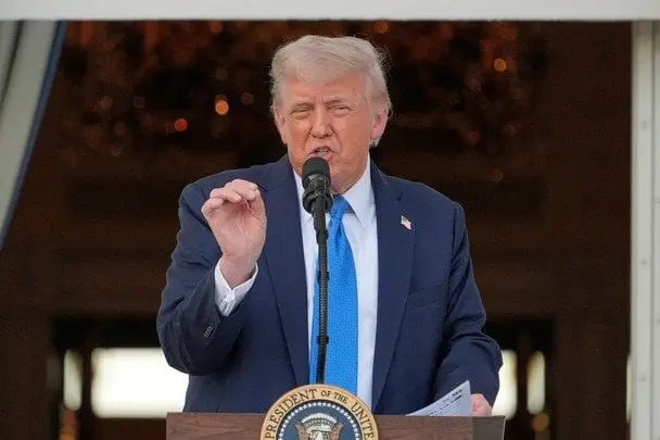 Трамп заперечив слова Макрона про причини дострокового від'їзду з саміту G7