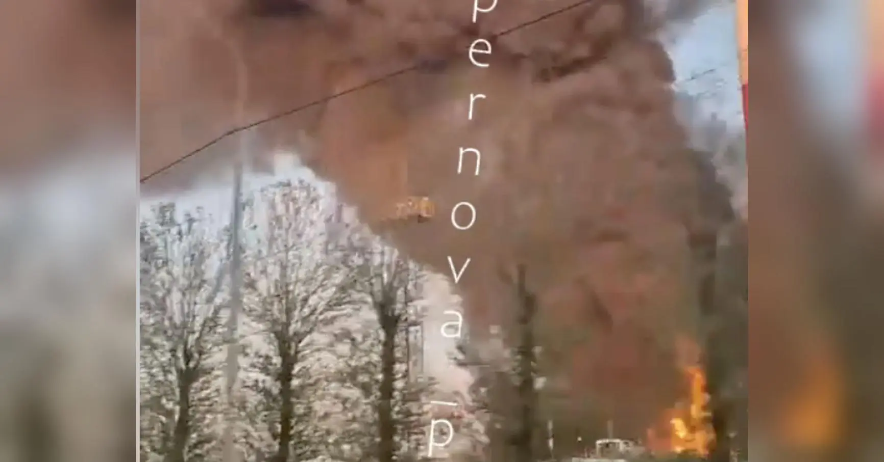 У російському Ярославлі сильна пожежа на НПЗ (фото, відео)