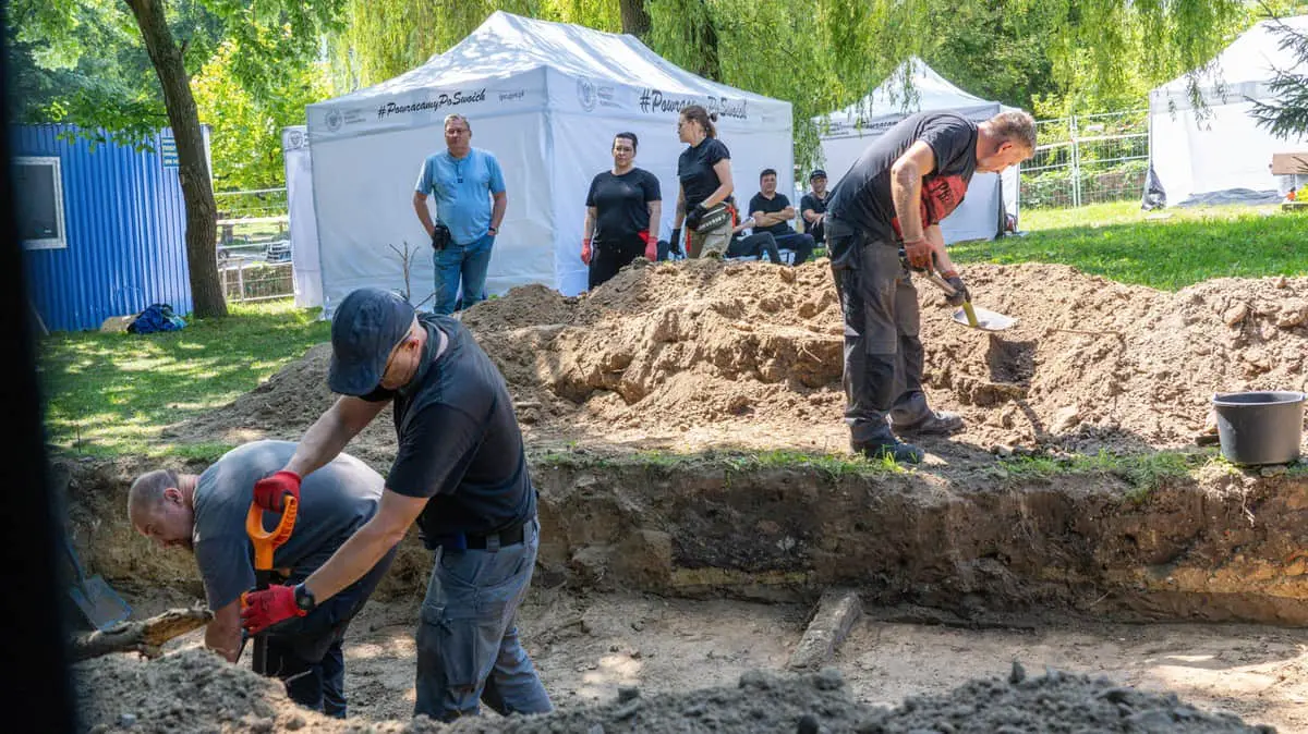 У Навроцького кажуть про брак сигналів, які б свідчили про "зміну позиції України" щодо ексгумацій