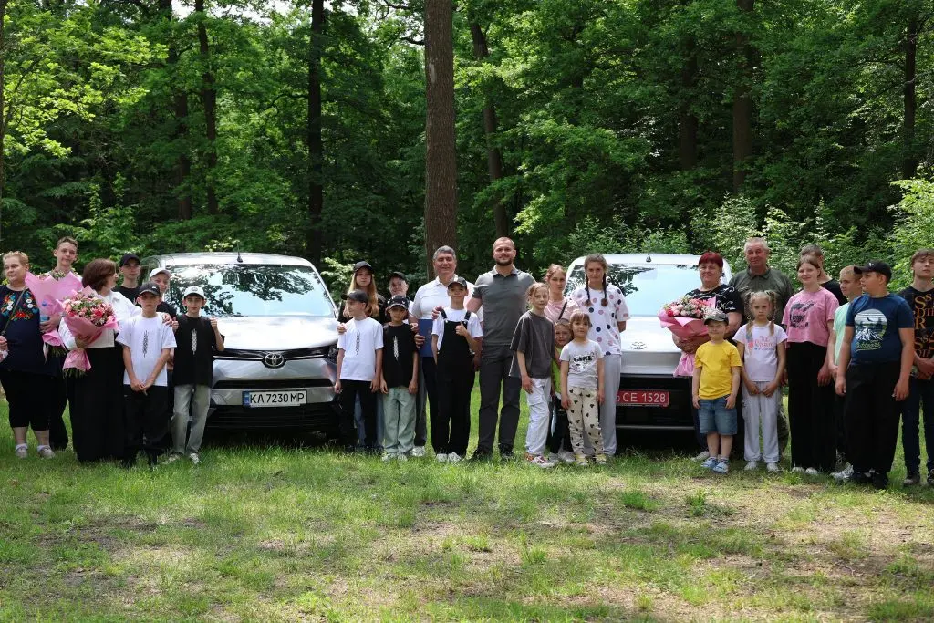 П’ять дитячих будинків сімейного типу Київщини отримали нові автомобілі