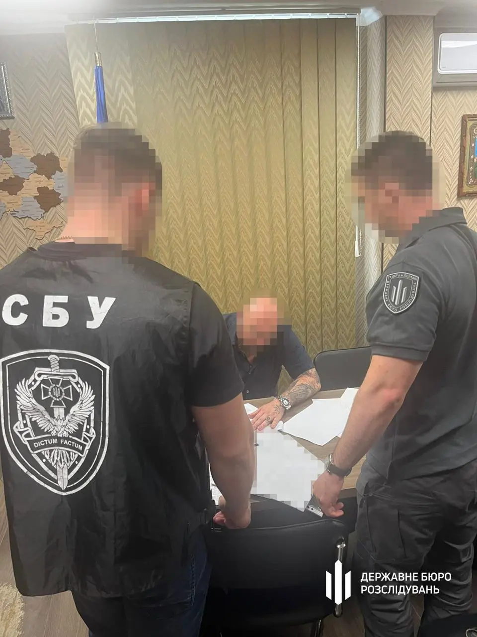 ДБР: Чиновник согласовал закупку кроватей для военных с переплатой в почти 10 млн грн