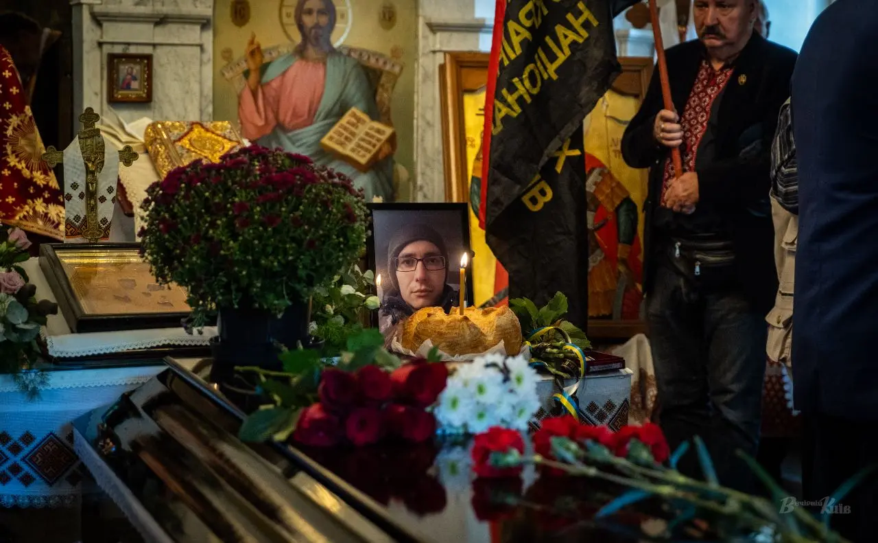 Воював і загинув, як справжній козак: на Аскольдовій могилі попрощалися з Любомиром «Рікі» Соченком