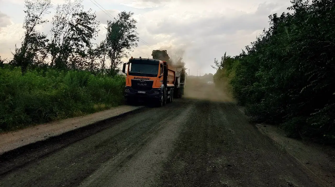 На Харківщині відремонтували прифронтові дороги за 796 мільйонів з резевного фонду