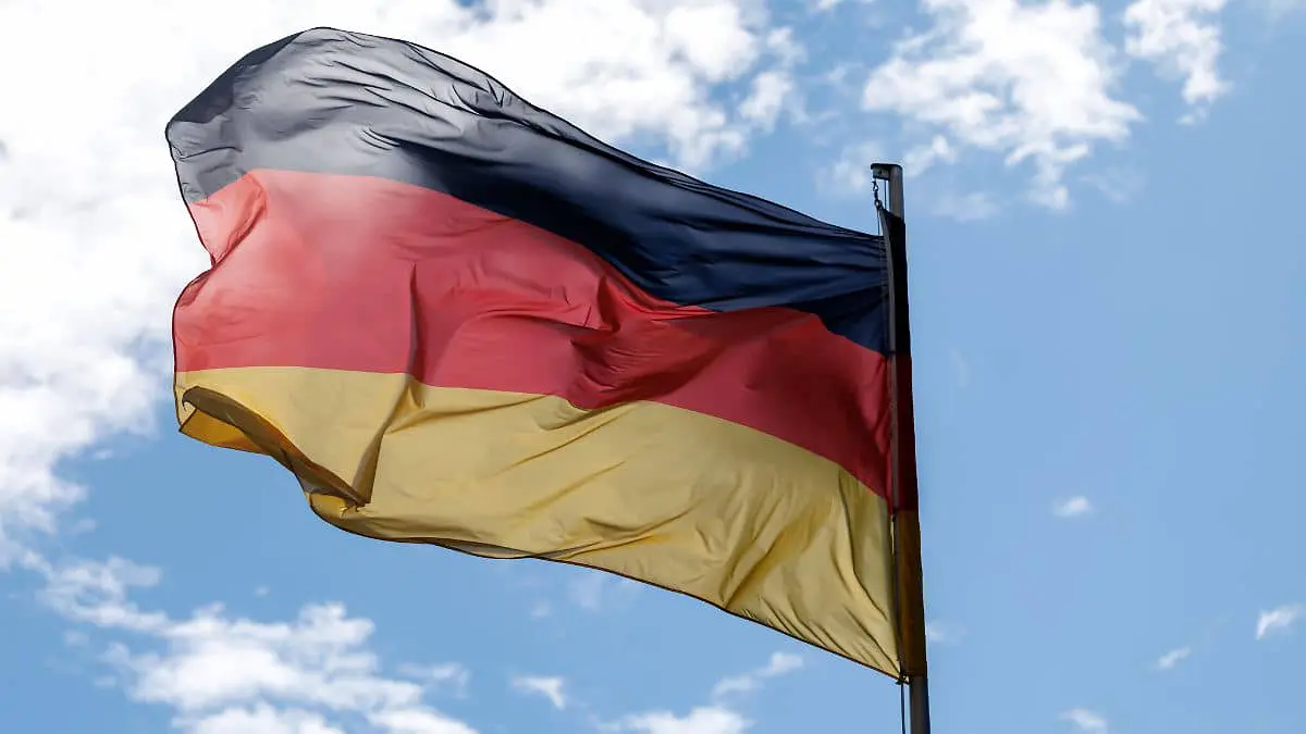 Німецький Бундестаг може ініціювати референдум щодо прапора та гімну