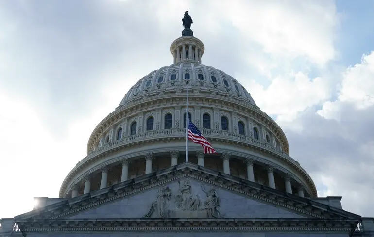 Палата представників США після запеклих суперечок ухвалила великий податковий законопроєкт Трампа