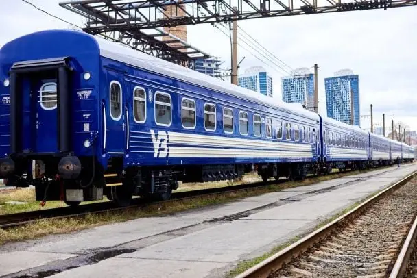 Через російські обстріли виникли проблеми з рухом поїздів