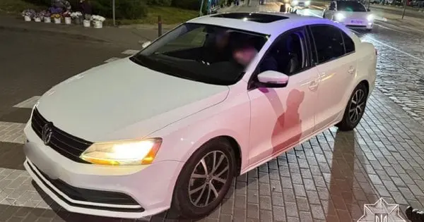 Поліцейські оштрафували львів'янку, яка посадила за кермо 15-річного сина