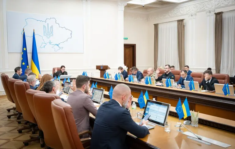Держбюджет-2026: заплановано скорочення витрат на оборону, витрати на стратегічну комунікацію зростуть в 10 разів