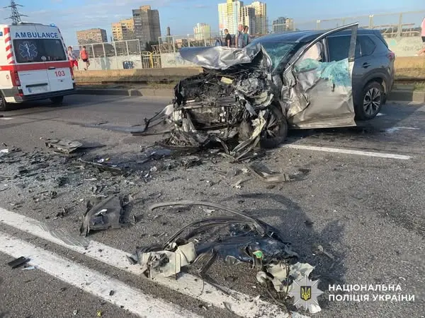 У Дарницькому районі сталася смертельна ДТП з двома загиблими (фото)
