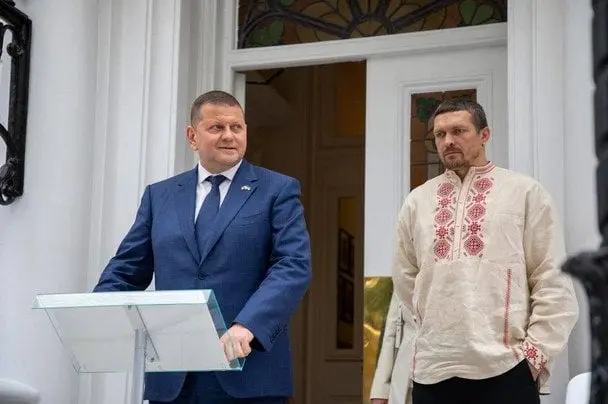 “Вона — для всіх нас”: Залужний привітав Усика з перемогою