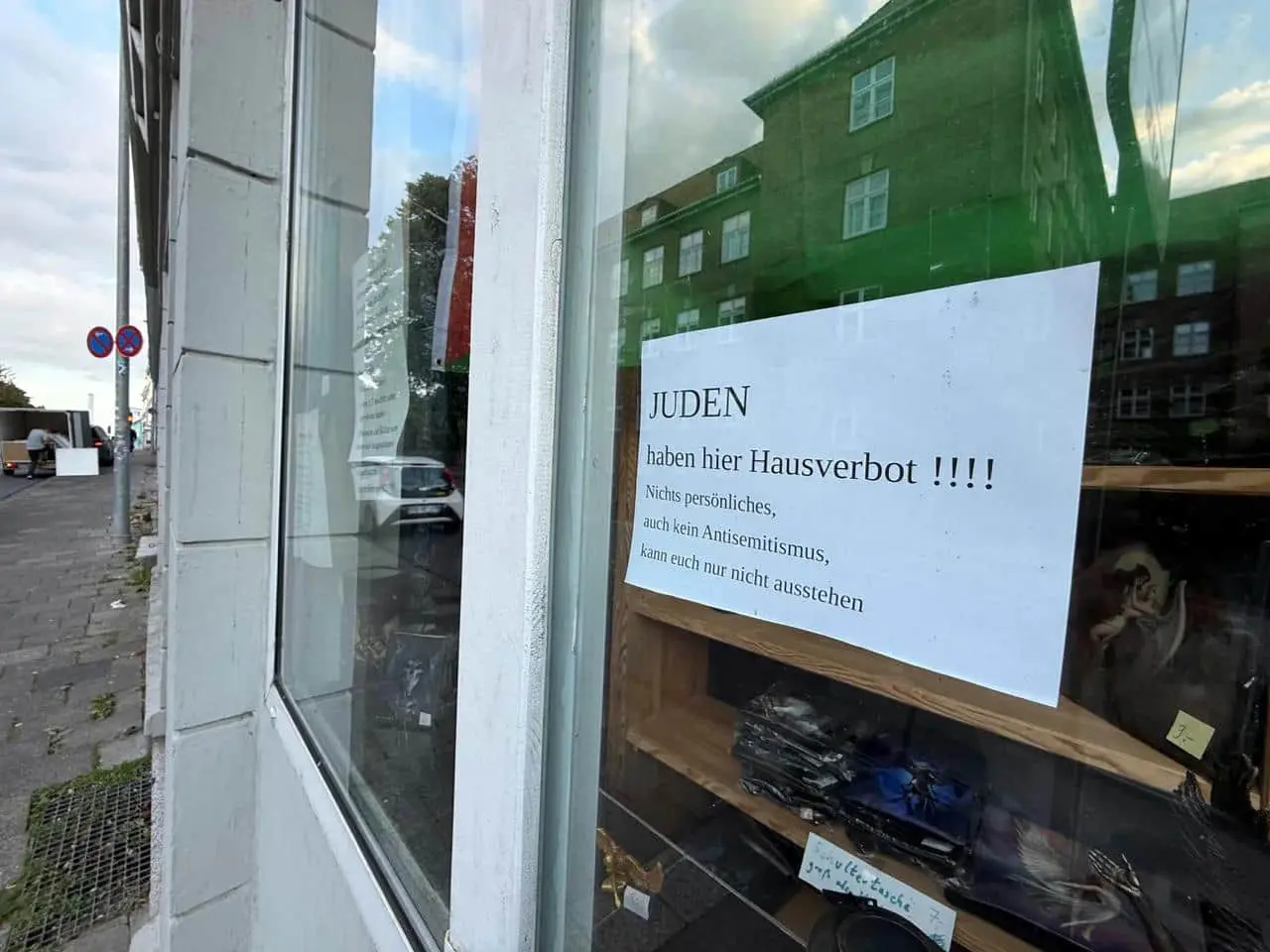 У Німеччині почали розслідування через вивіску на крамниці "євреям вхід заборонено"