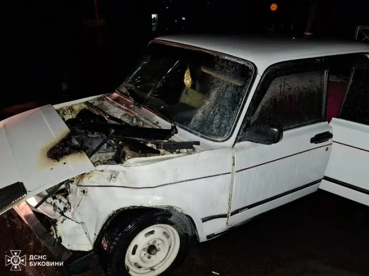 У Чернівцях після ДТП спалахнула автівка