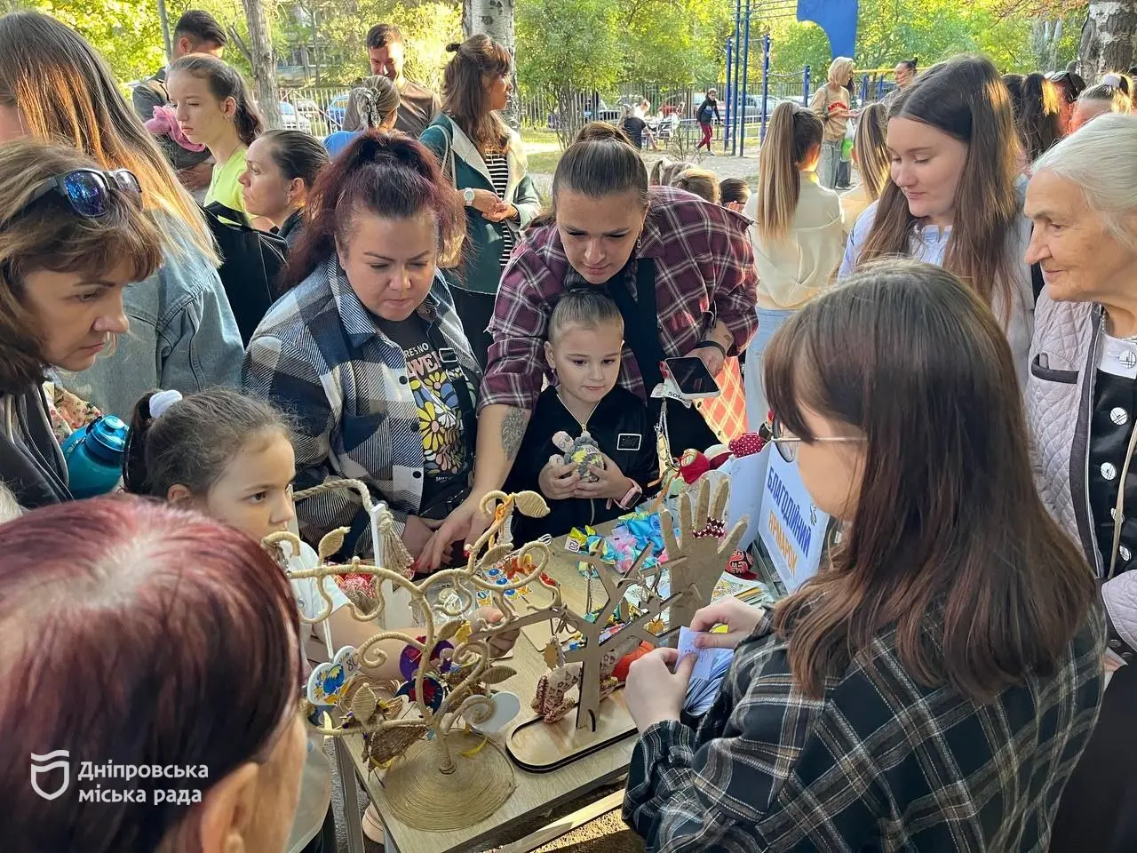 «Potatoes party»: центр «Крила» у Дніпрі розпочав навчальний рік із творчого заходу на підтримку ЗСУ