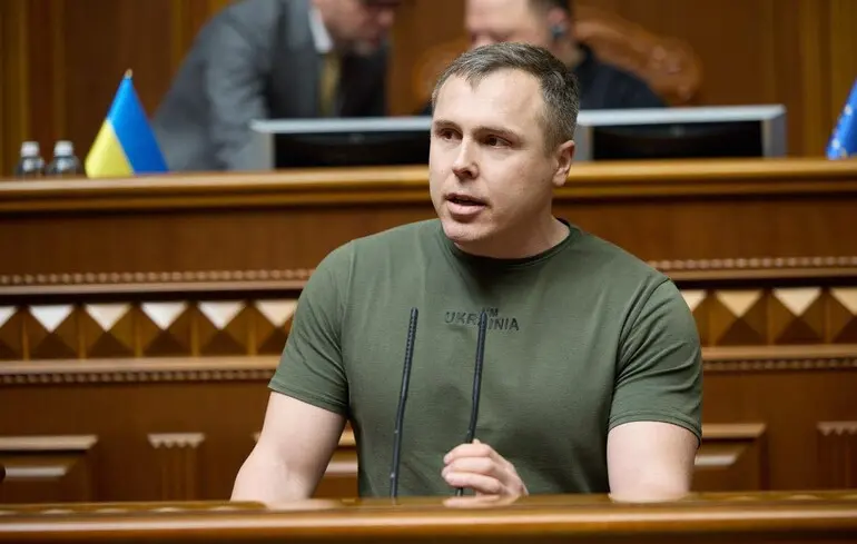 Костенко: чоловіки 18–22 років потрібні нашій економіці та армії, натомість вони виїжджають за кордон
