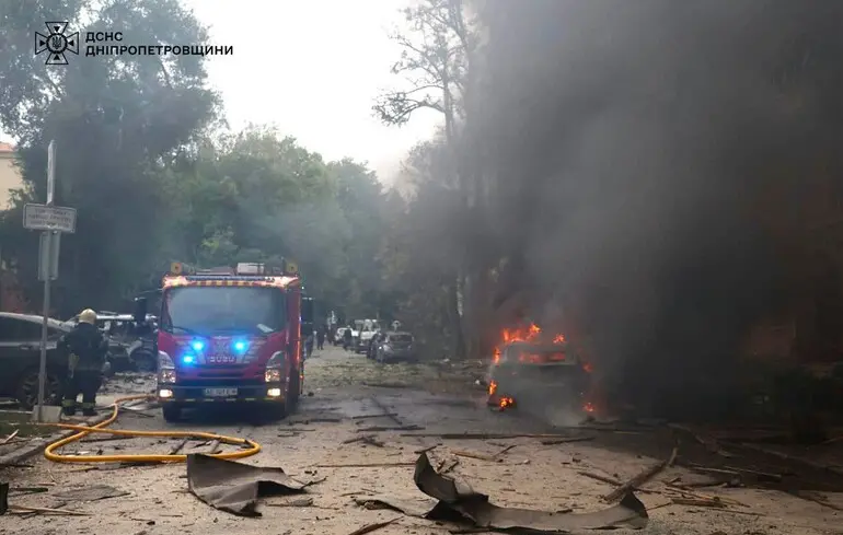 Внаслідок удару по Дніпру загинув чоловік: оприлюднено фото наслідків атаки