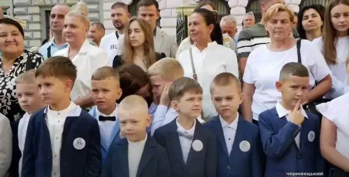 «День знань»: у Чернівецькому ліцеї №22 відбулось свято першого дзвоника