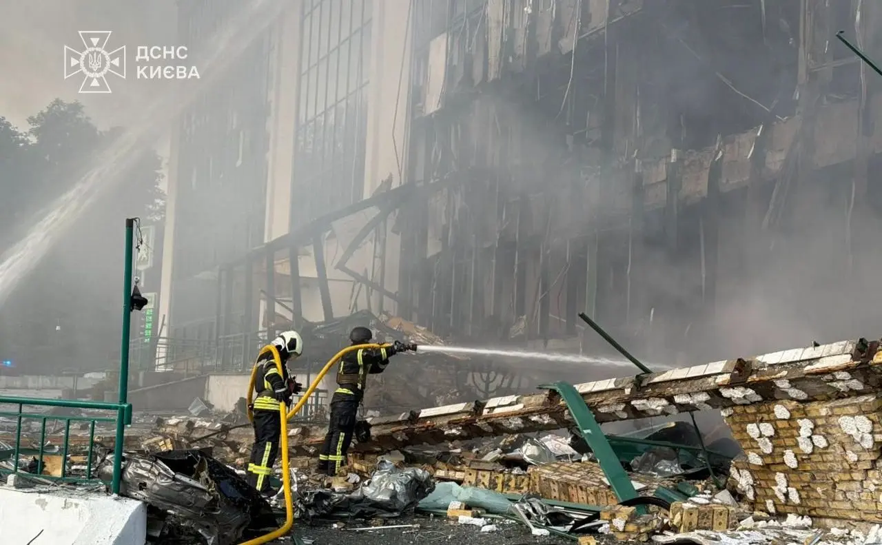 У червні через ворожі атаки безпілотників у повітря Києва та області потрапило майже 2 тонни шкідливих речовин, — Міндовкілля