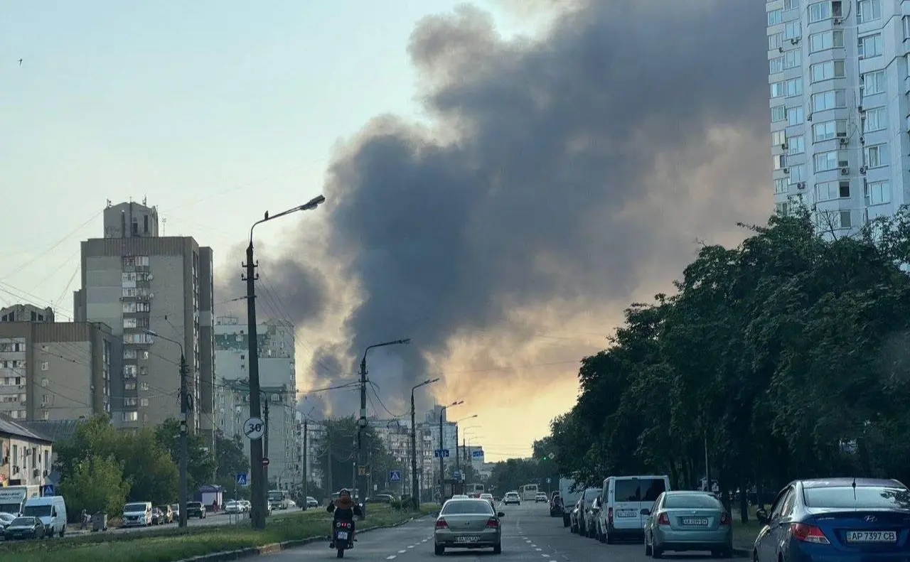 У трьох районах столиці розгорнули штаби допомоги постраждалим від обстрілів