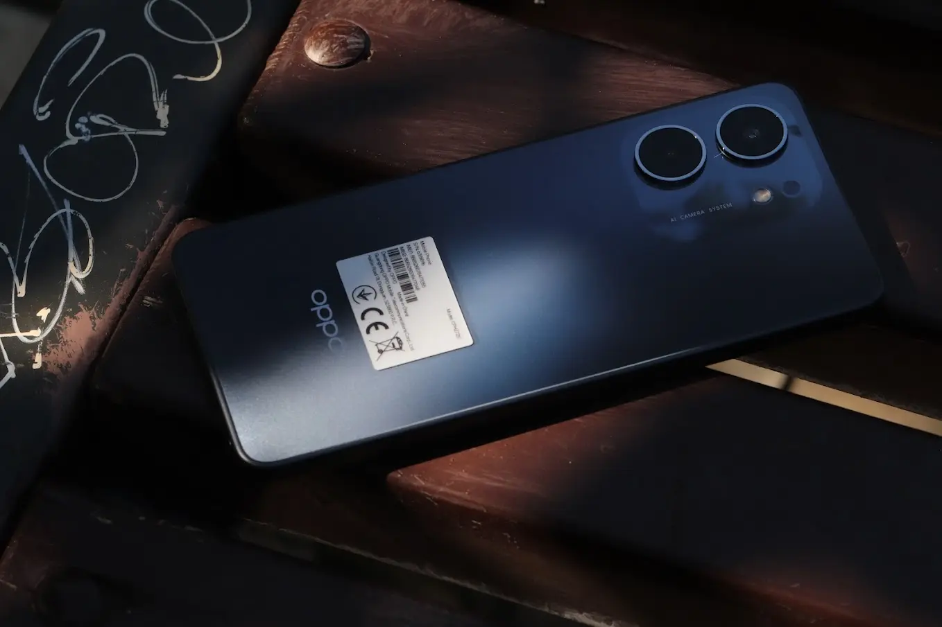 OPPO A5x – тонкий захищений смартфон для школяра