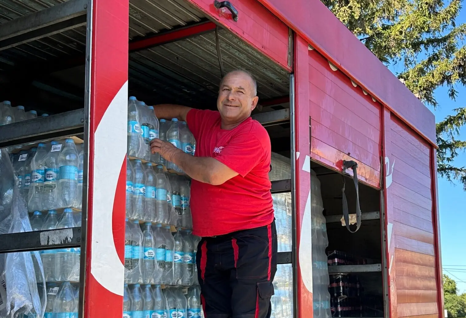 Coca-Cola надала питну воду для укриттів у всіх навчальних закладах Великодимерської ОТГ