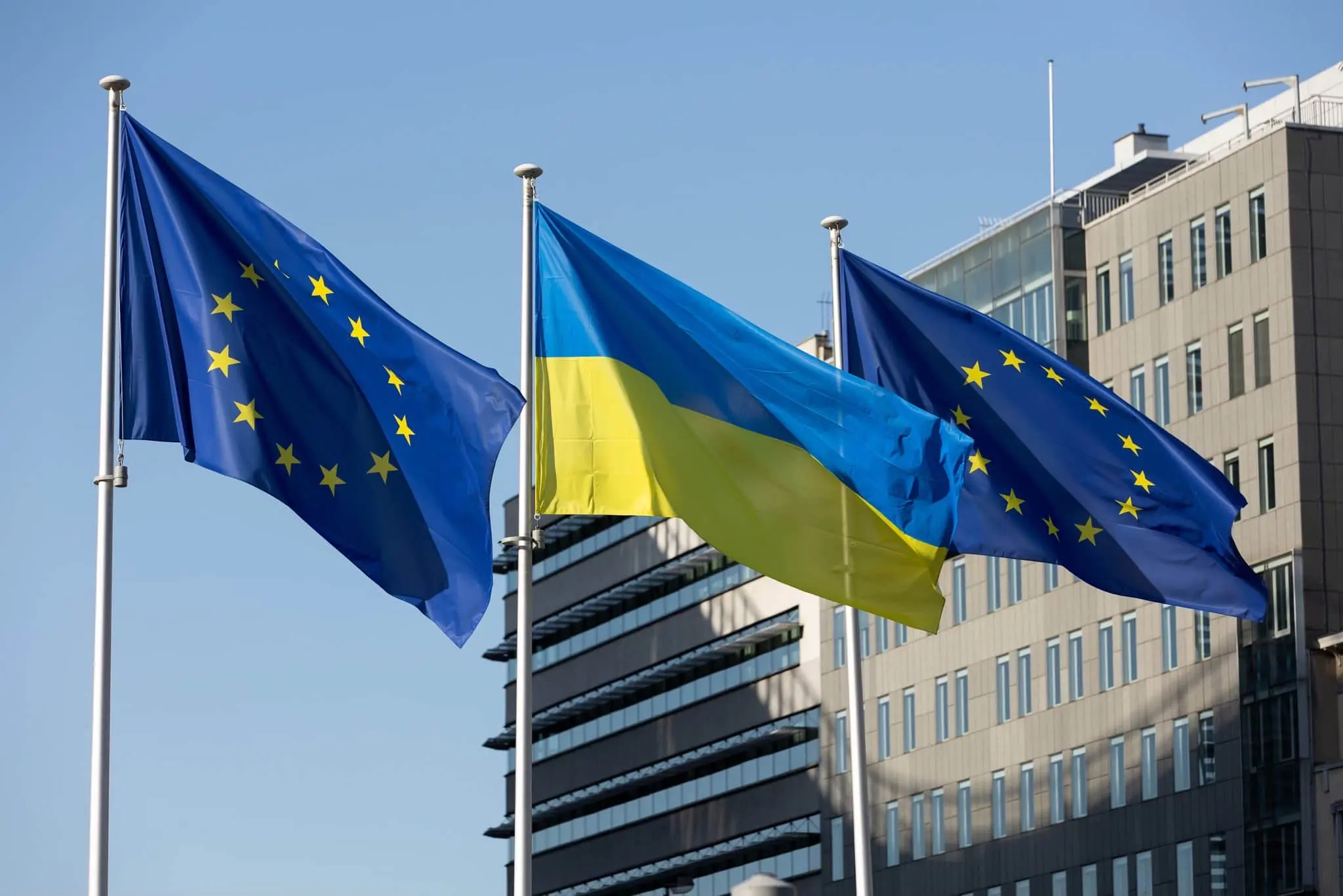 З відновленням незалежності НАБУ і САП, ЄС не планує заморожувати фонди для України 