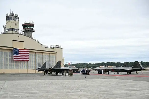 Винищувачі F-22 контролюють повітряний простір біля Аляски