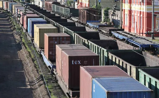 Що необхідно враховувати при підготовці вантажу до перевезення залізницею в межах України