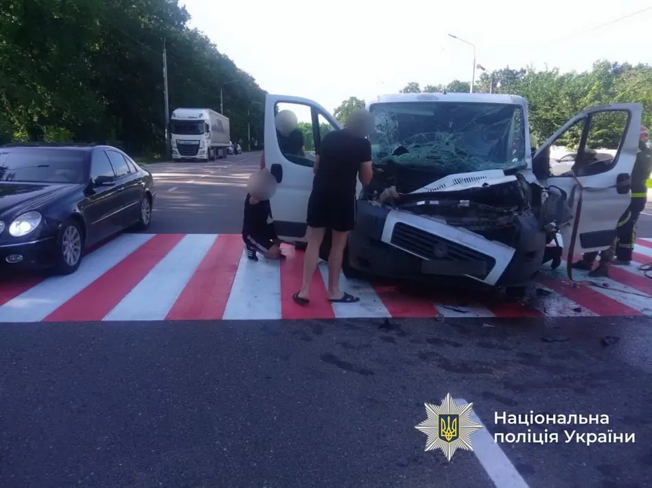 На Вінниччині сталася ДТП між вантажівкою й мікроавтобусом