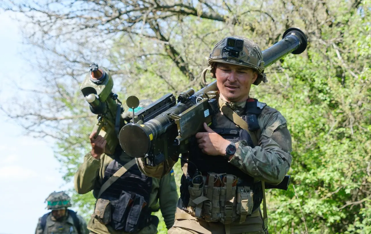 Новина: На фронті за добу понад 100 боїв: ворог атакував на 12 напрямках, - Генштаб