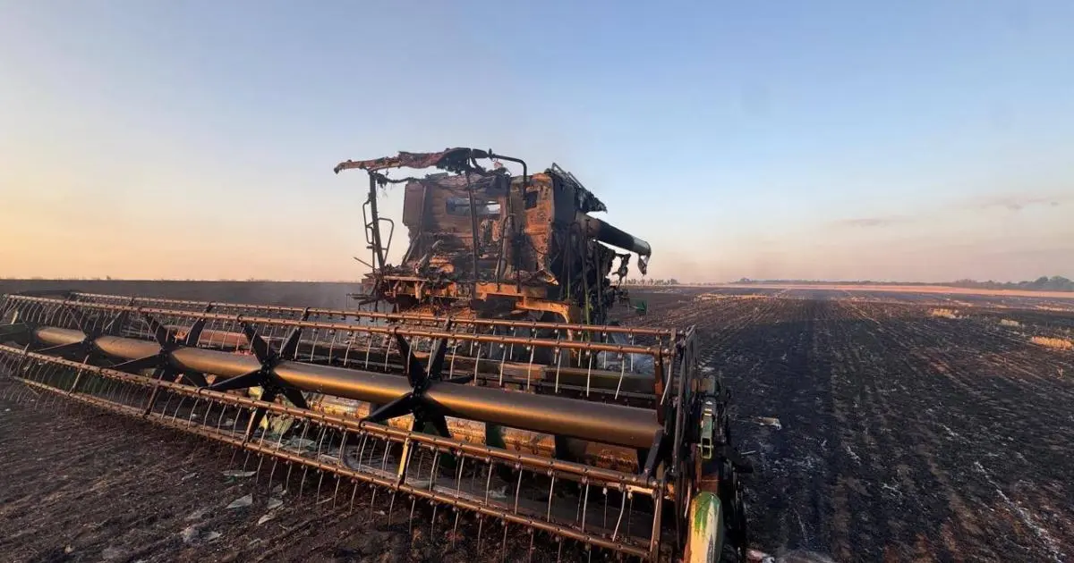 Російський безпілотник влучив у комбайн на Харківщині