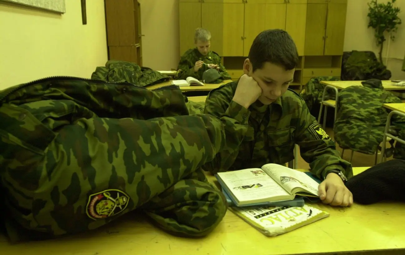РФ перетворює дітей на зброю: на Луганщині відкрили програму підготовки снайперів