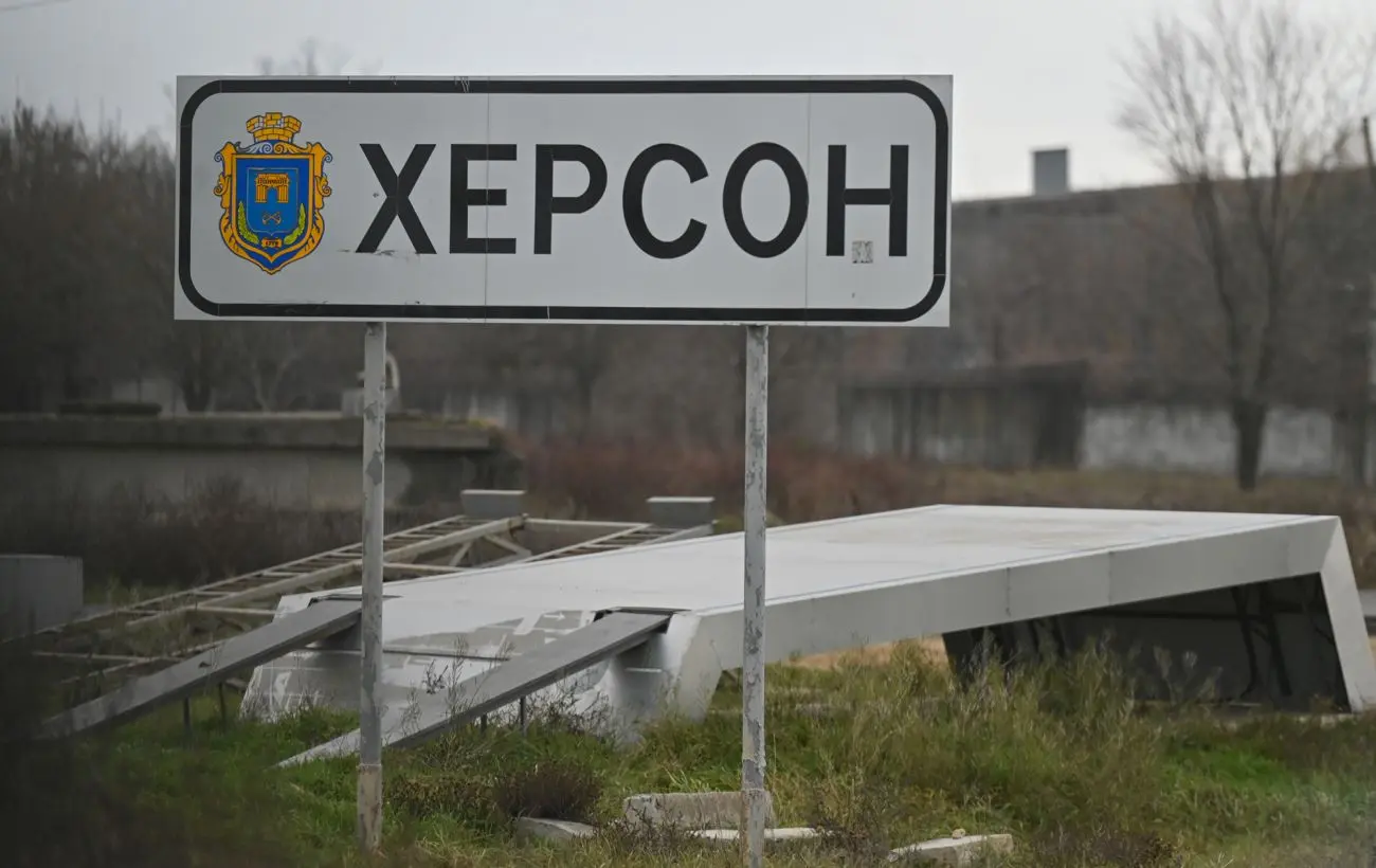 В Херсоні показали відео пошкодженого мосту на Корабел: людям пропонують евакуацію