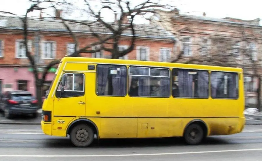 В Одесі обмежено рух по Приморській: автобуси №110 та №190 змінили маршрути