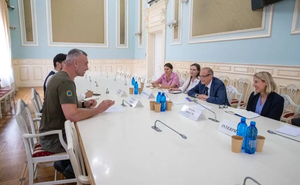 Кличко зустрівся у столичній мерії з делегацією ПАРЄ