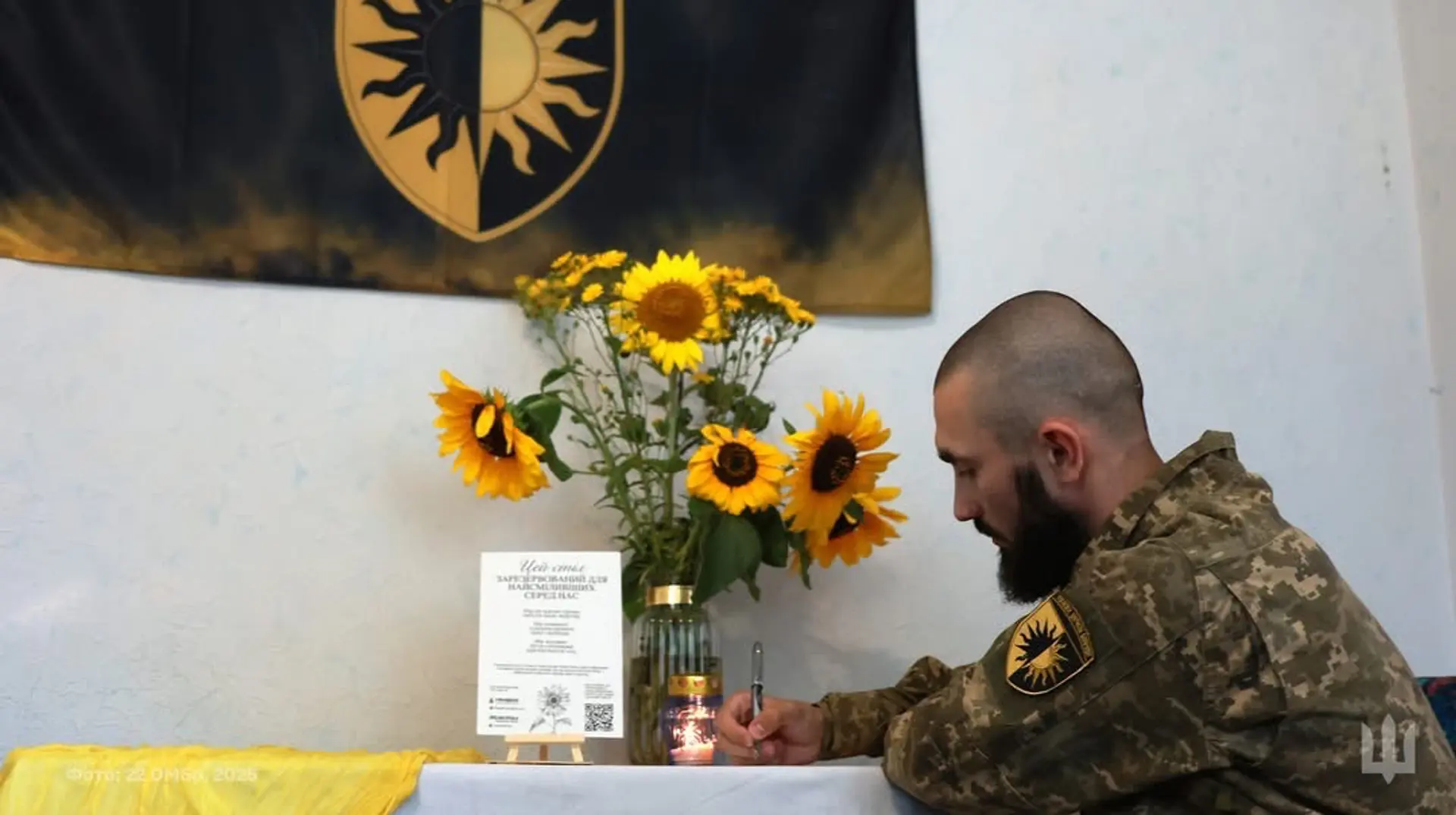 "Для найсміливіших із нас": українці накрили "Стіл пам’яті" у день вшанування полеглих військових