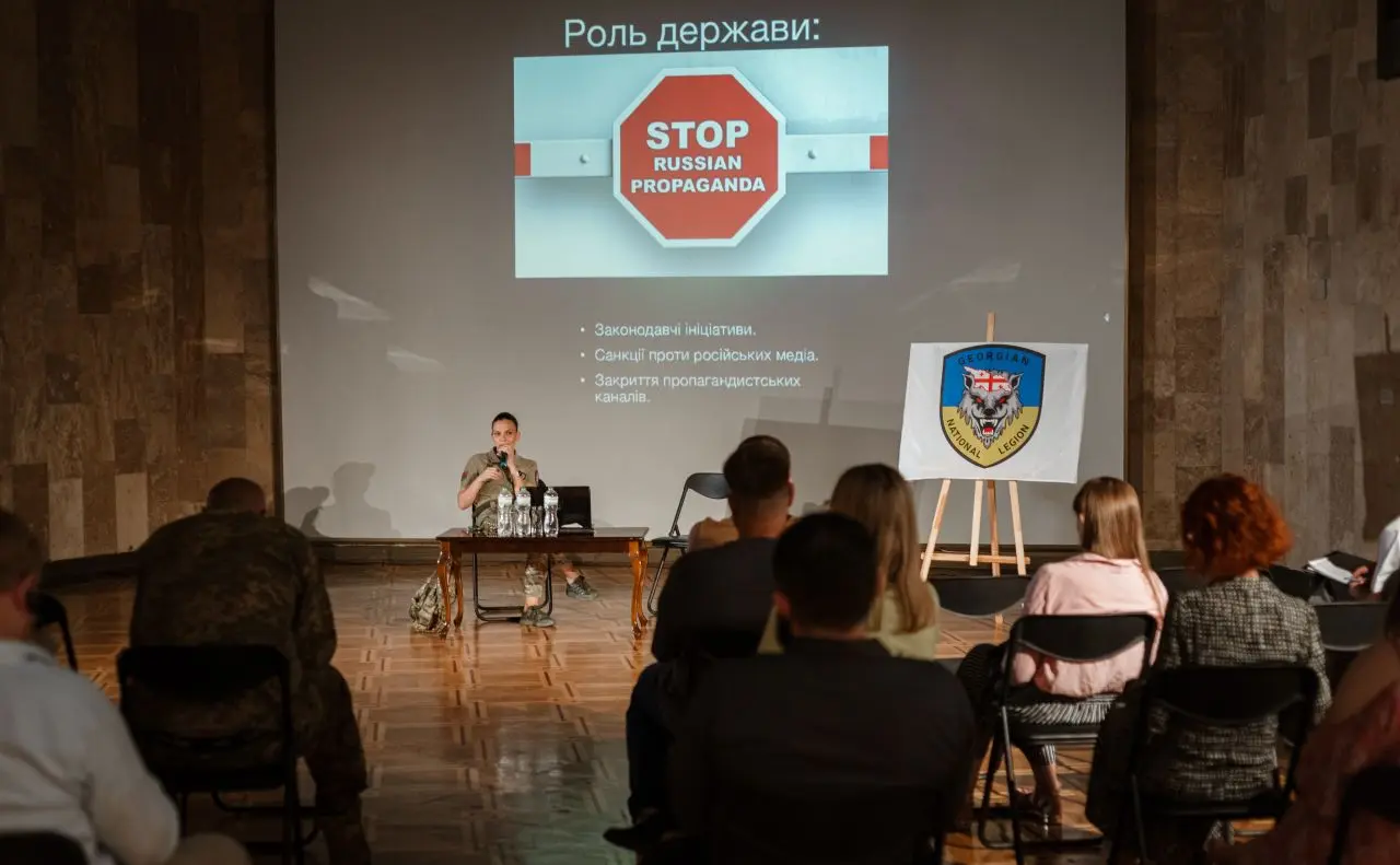  Як розпізнати фейк і не стати його жертвою: у столиці провели лекцію-дискусію про російську пропаганду