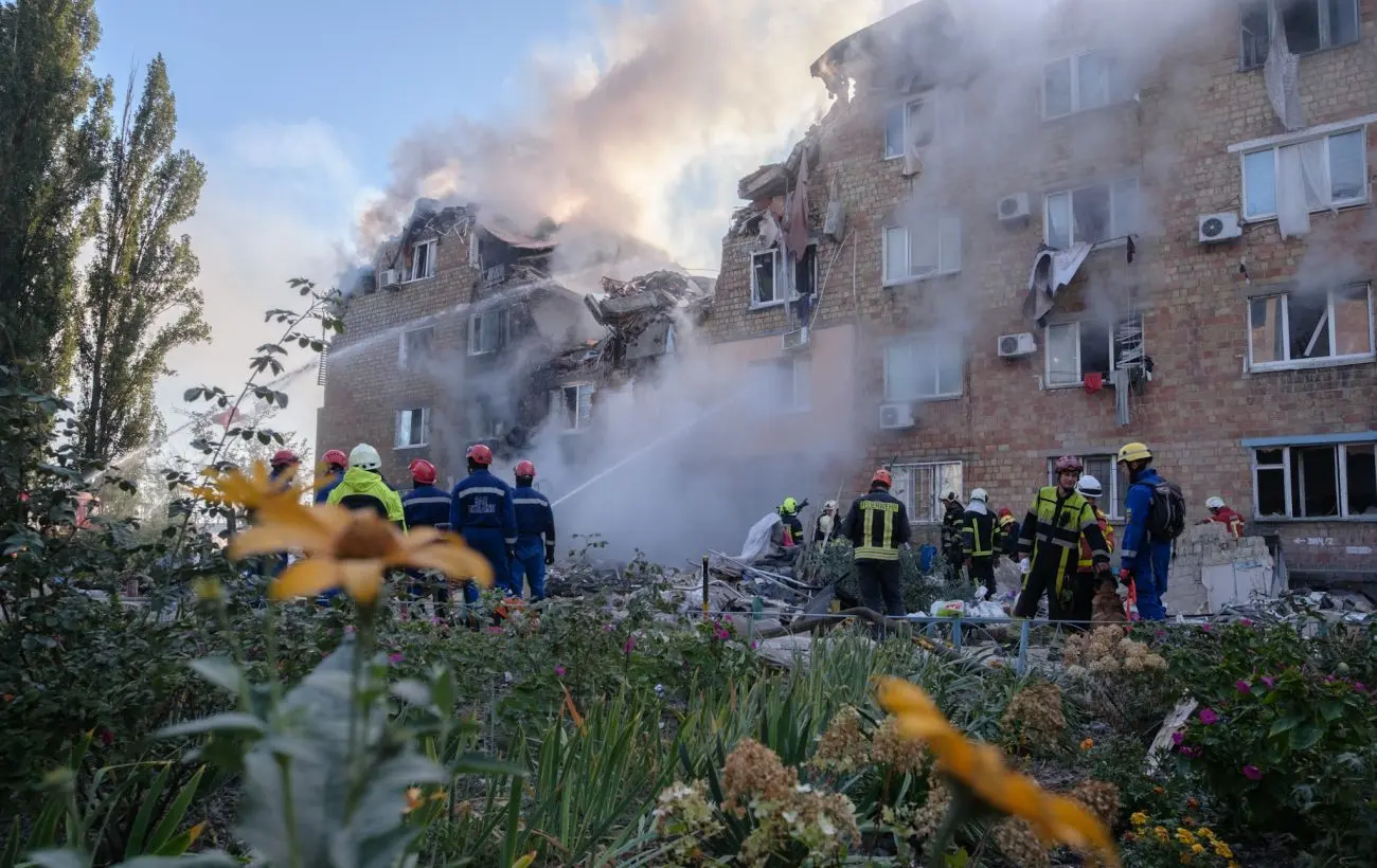 Кількість загиблих у Києві зросла до 22, під завалами є люди