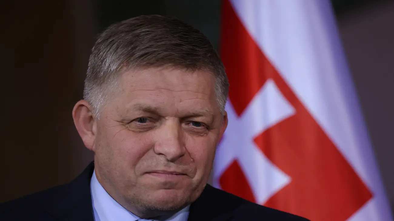 Politico: європейські соціалісти хочуть вигнати зі своїх лав партію Фіцо