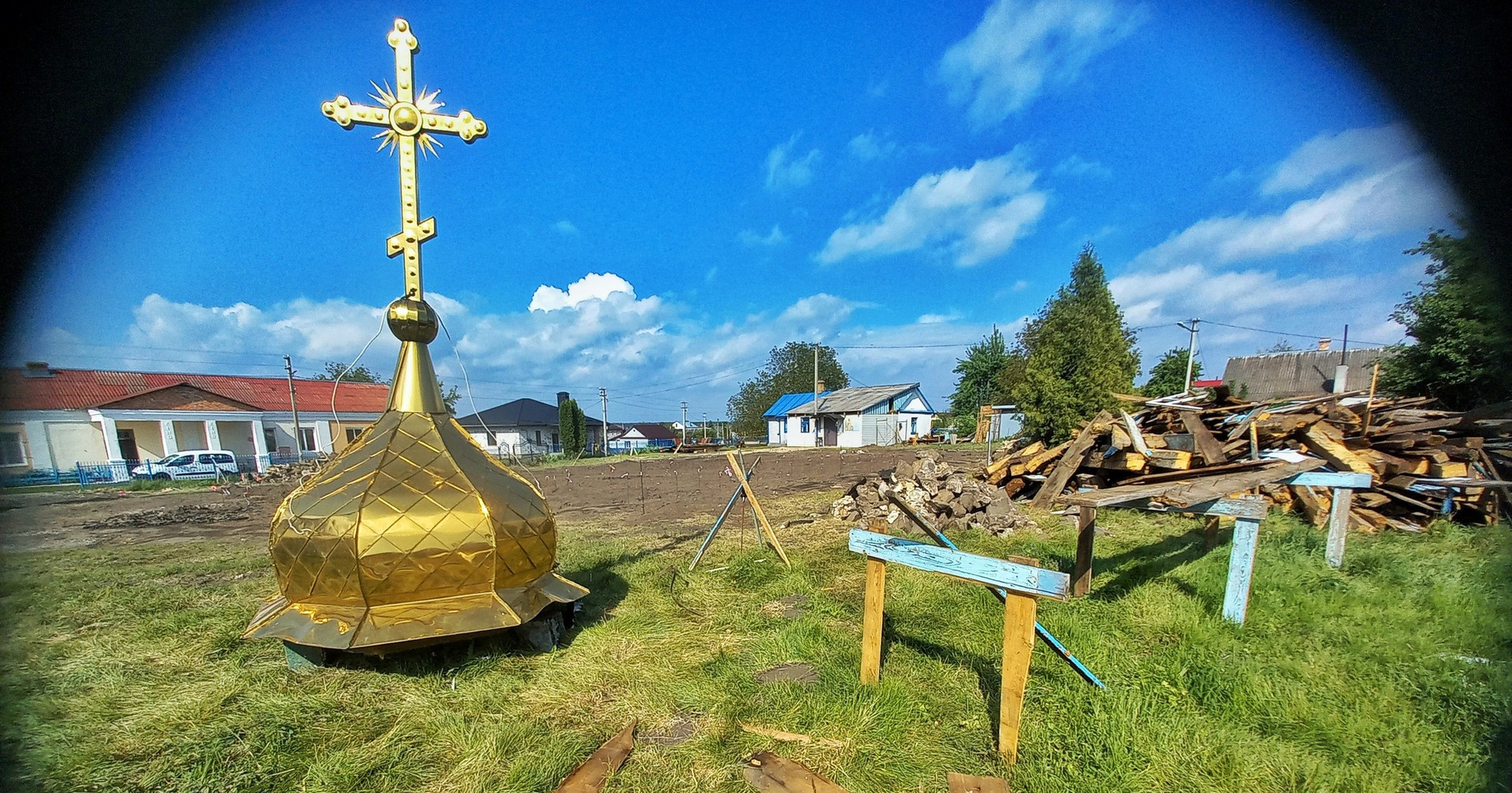 На Рівненщині пилами порізали дерев'яну церкву XVIII століття