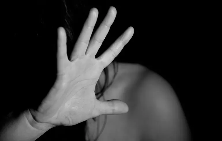 Важливо знати: які ознаки психологічного та економічного насилля