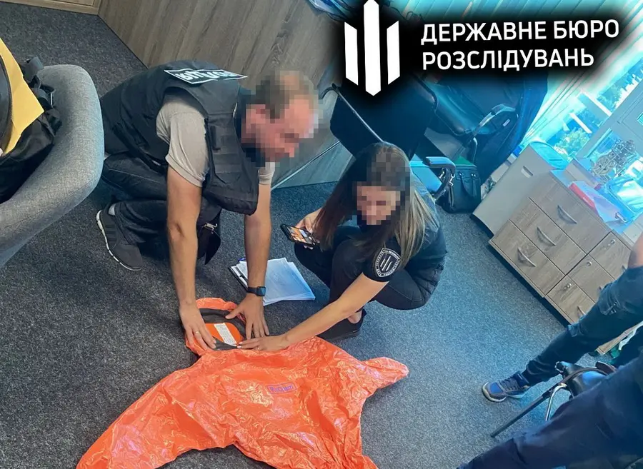 Колишнього керівника ДСНС Вінниччини та його колегу підозрюють у махінації зі спецодягом
