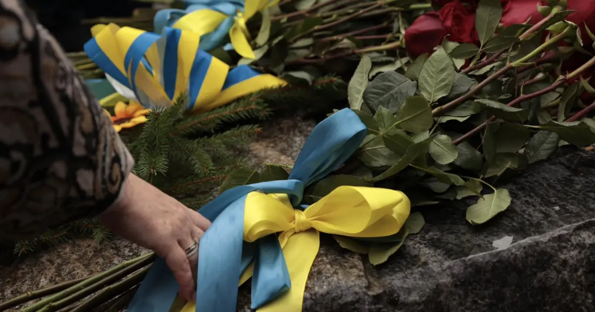 У Вінниці у День Незалежності вшанували памʼять полеглих Захисників та Захисниць. ФОТО