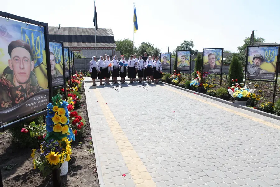 Алея Слави відкрита у Малих Крушлинцях: вшанування пам'яті героїв