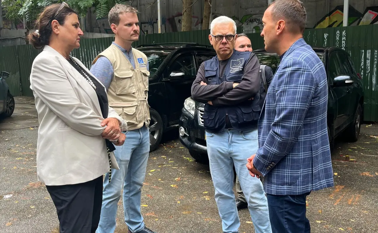 Петро Пантелеєв показав представникам ЄС пошкоджений атакою рф будинок на Жилянській