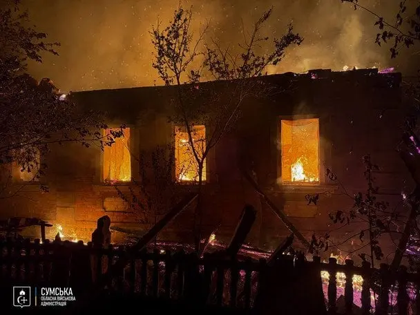 Росіяни вдарили дроном по авто на Сумщині: є жертва і поранені (фото)